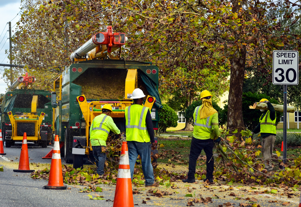 How to safely operate a bucket truck
