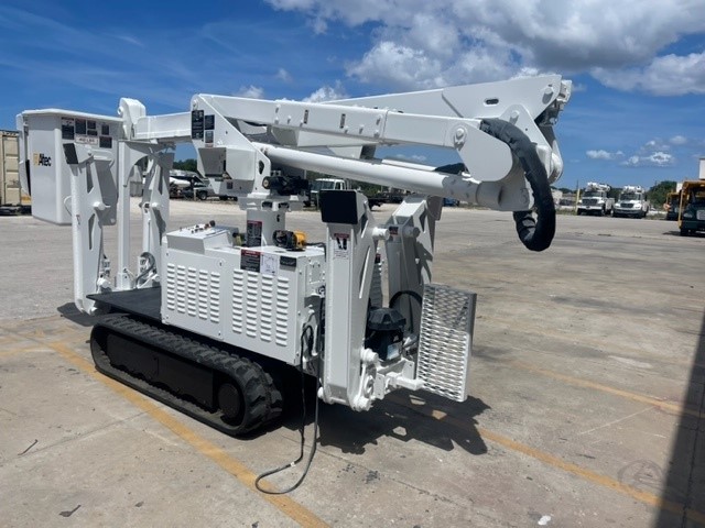 STOCK# 14821  2012 HINOWA BACK YARD CRAWLER W/ ALTEC AT37GW 39FT BUCKET LIFT