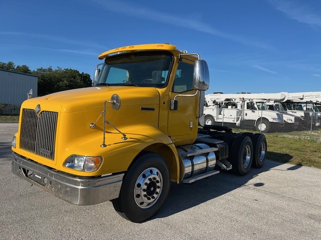 STOCK # 83810  2000 INTERNATIONAL 9200 DAY CAB W/ WET LINE KIT